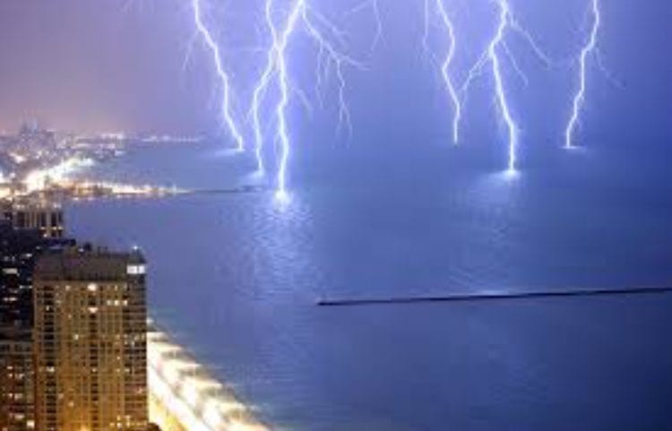Six lightning bolts hit the sea at the same time.